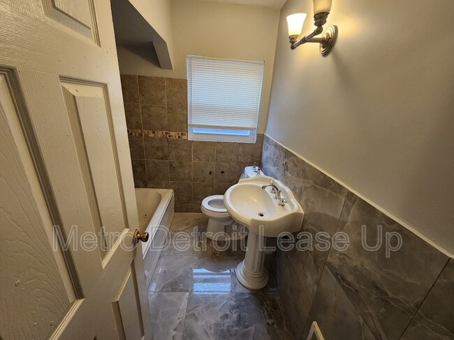 Photo - 10724 Whitehill St