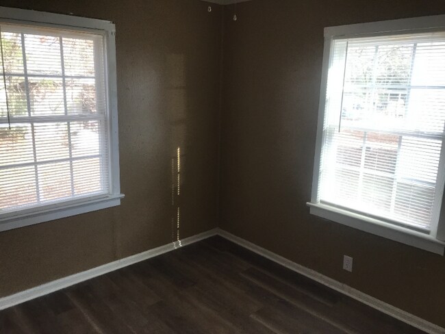 Photo - 1204 Desmond St