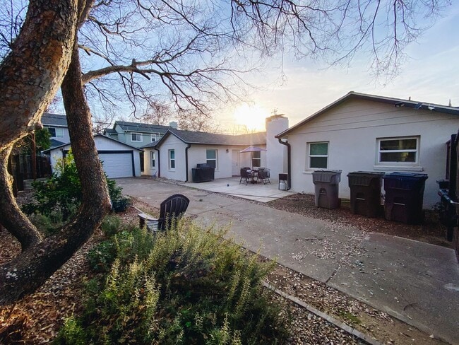 Photo - Beautiful 3/1 with gated driveway in Colonial Heights!