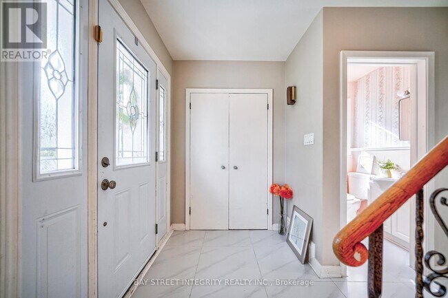 Photo - 63 Rossburn Dr