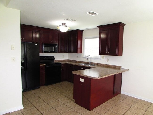 Photo - Modern Comfort: Your Ideal Rental Home in Valdosta, GA