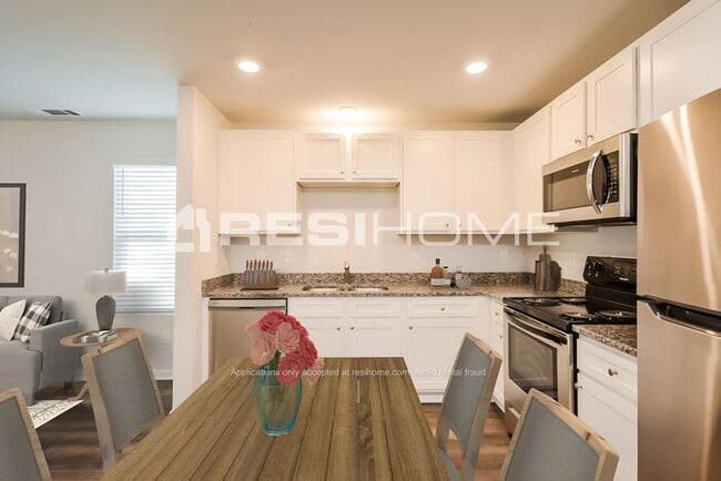 15 Sonya Ct