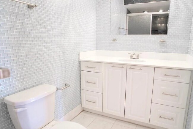 Photo - 254 Newbury St