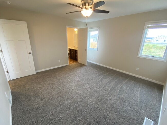 Photo - 974 Kate Ave