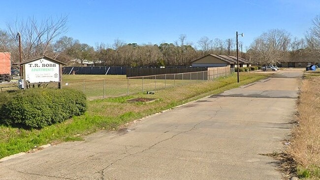 Building Photo - 620 W Admiral Doyle Dr Unit #620