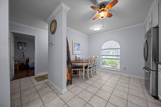 Photo - 8606 Twisting Vine Ln