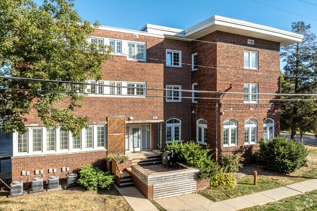 Photo - 325 Welch Ave