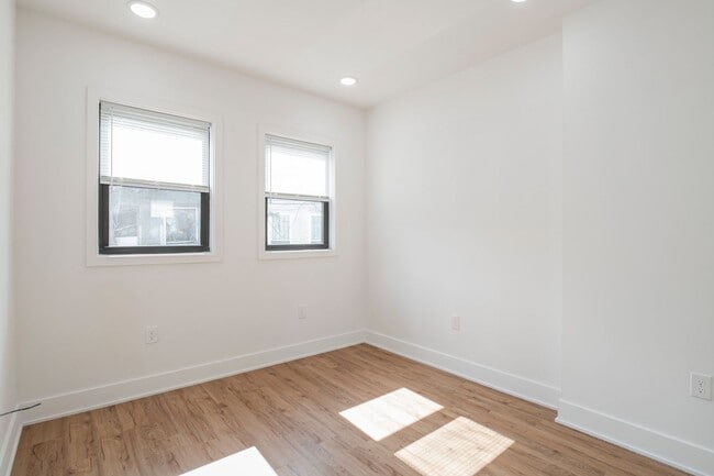 Building Photo - 3312 W Cumberland St Unit 2