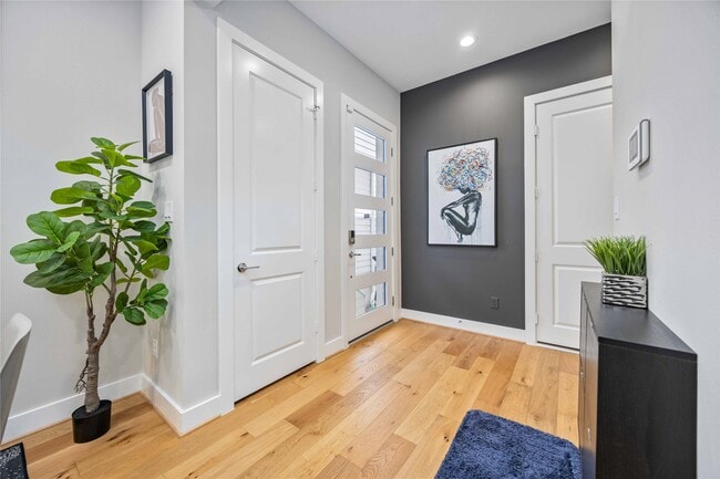 Photo - 5821 Kansas St