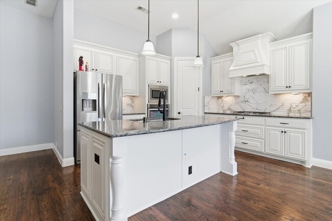 Photo - 2324 Lynbridge Dr