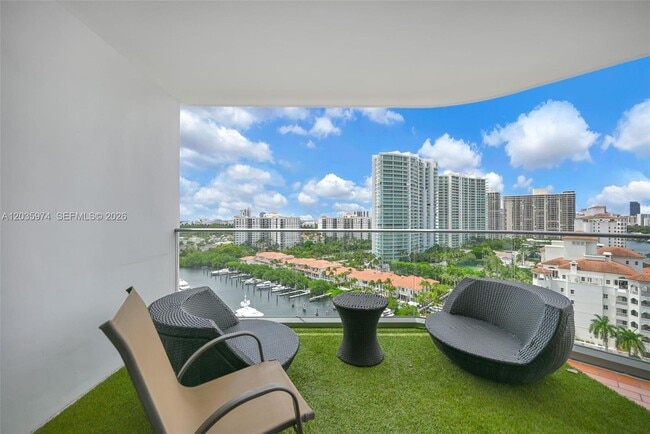 Photo - 19707 Turnberry Way Unidad 17A