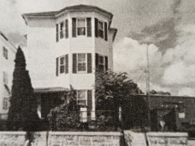 Building Photo - 5 Massasoit Rd Unit 2