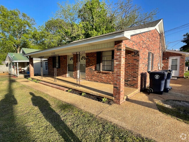 Building Photo - 1702 Bunch St Rental