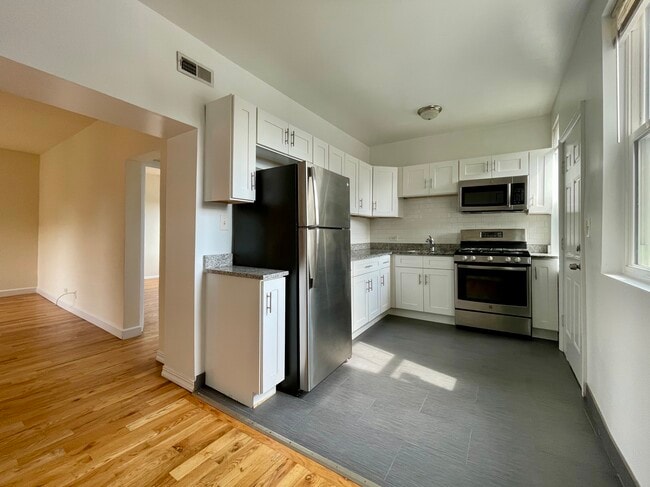 Building Photo - 2349 N Drake Ave Unit 3