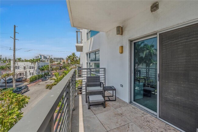 7700 Collins Ave Unidad 3