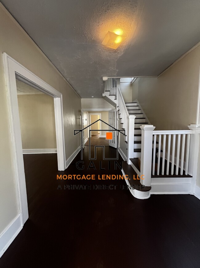 625 W 39th St