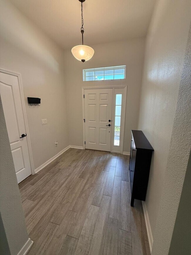 Photo - 3 BEDROOM, 2 BATHOOM IN DEANS XING/LITTLE ECON