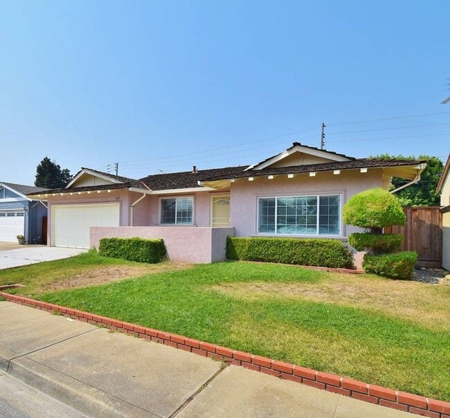 Building Photo - $3990 / GORGEOUS 4 BEDROOM SINGLE STORY HOME IN CABRILLO AREA OF NORTH FREMONT