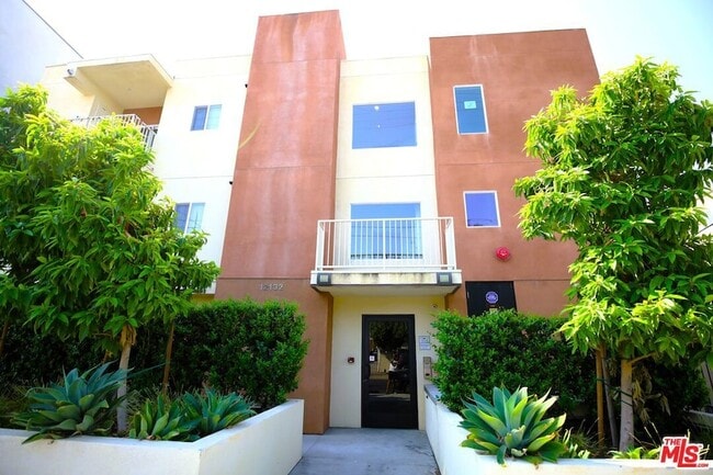 Photo - 12132 Hart St Unit 201