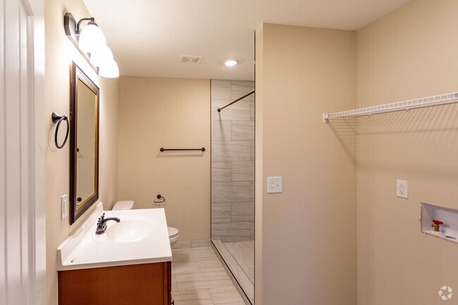 1HAB, 1BA - 900 ft² - Tiny Town Village