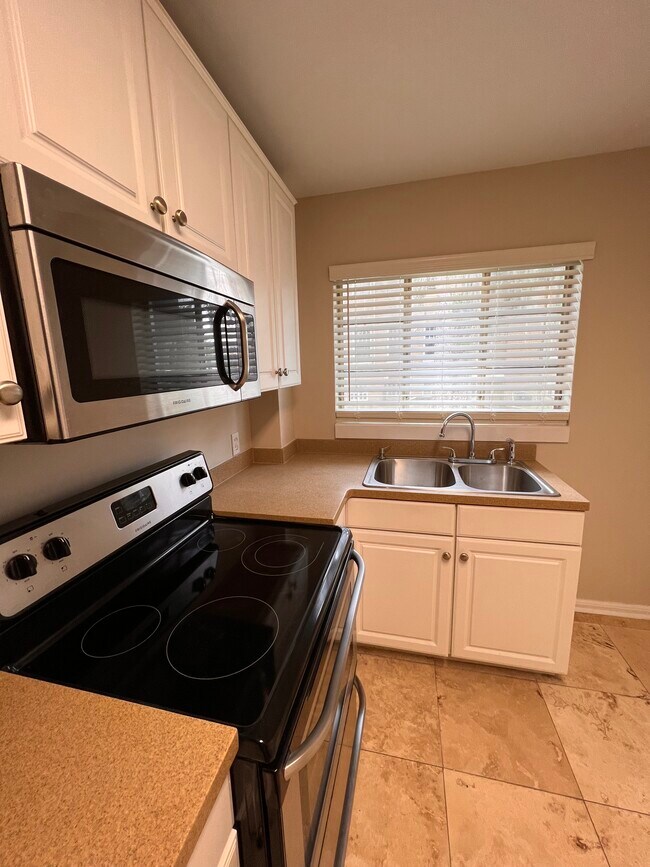 Photo - 2761 Saint Johns Ave Unit 6