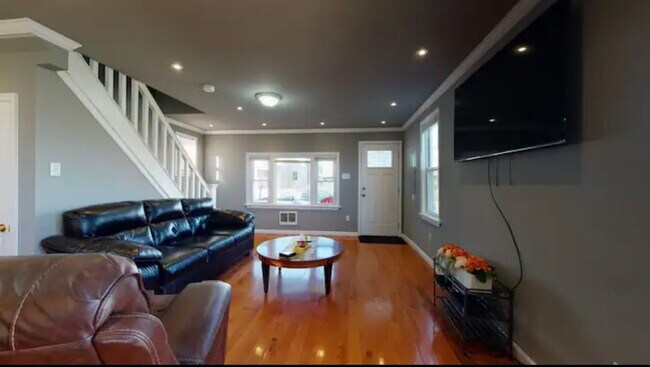 Photo - 124 W Youngs Ave