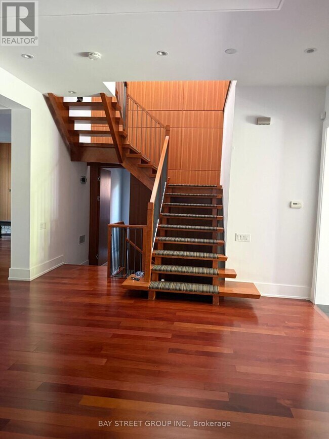 Photo - 158 Munro Blvd
