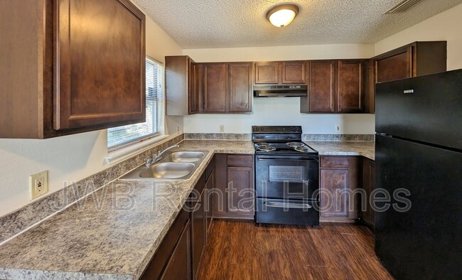 Photo - 1747 W 42nd St