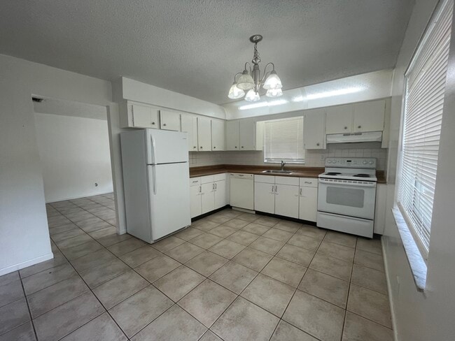 Photo - 6337 SW 20th Ct Unidad #1