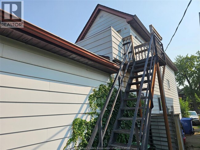 Photo - 1143 Langlois Ave