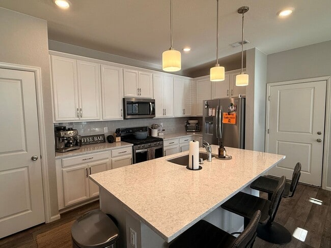 Photo - Modern 3 Bed - 2.5 Bath - Baseline