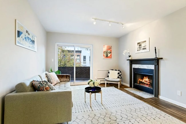 Building Photo - 418 17th St Unit 2D