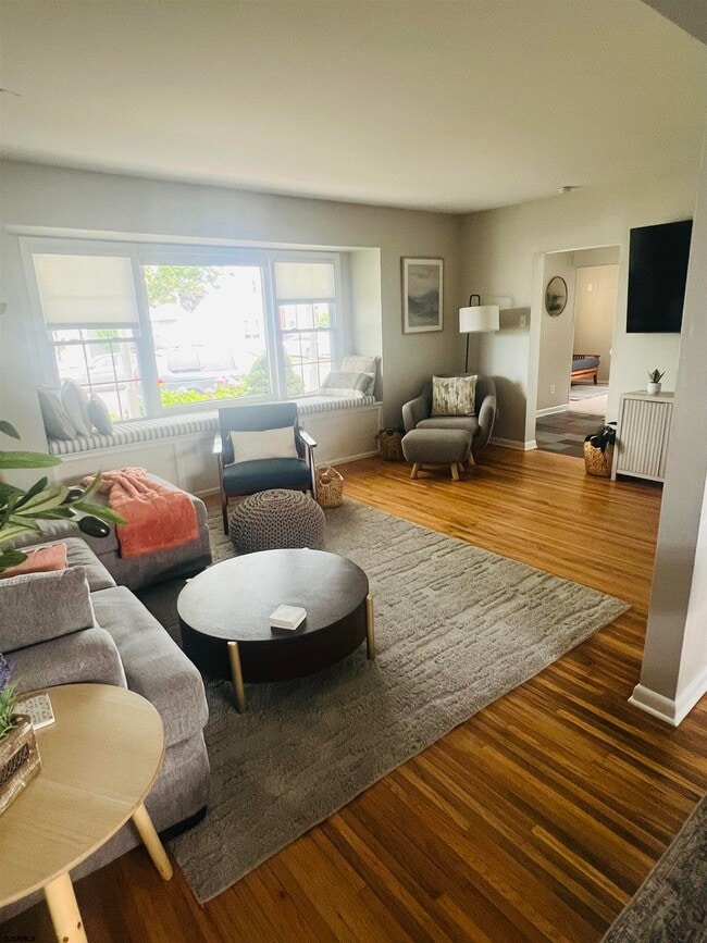 Photo - 611 N Delavan Ave
