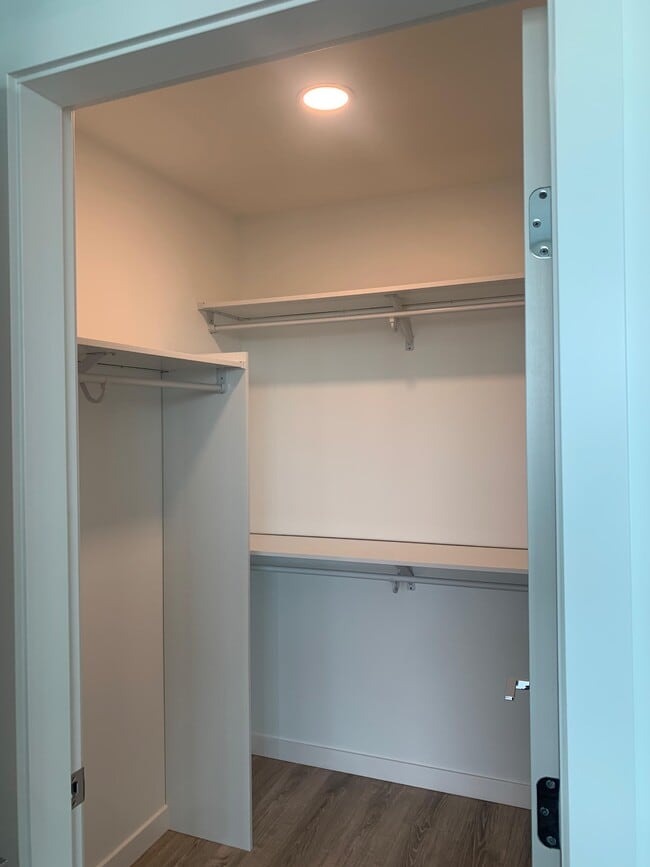 Photo - 680 Quayside Dr