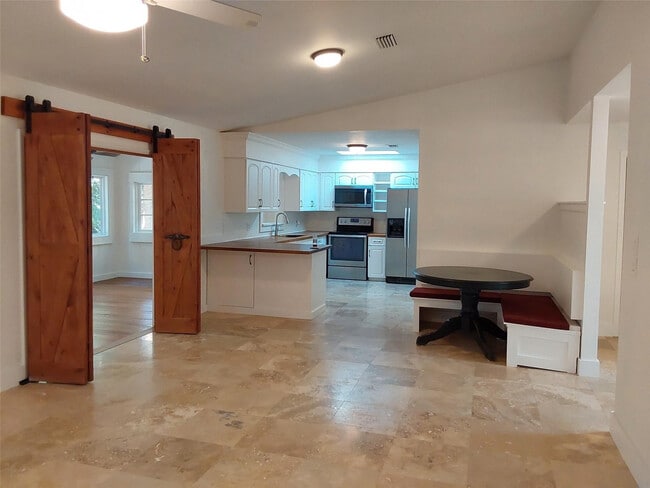 Photo - 722 Wentworth St