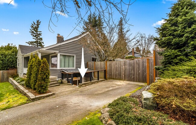 Building Photo - Stylish in Snohomish Unit Lower