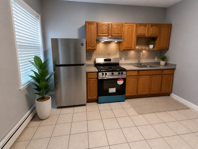 Building Photo - 311 Summer Ave Unit 1