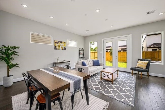 Photo - 105 W Whitney St