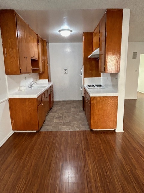 1 BR/ 1 BA - Hardwood - 912 E Windsor Rd Apartments