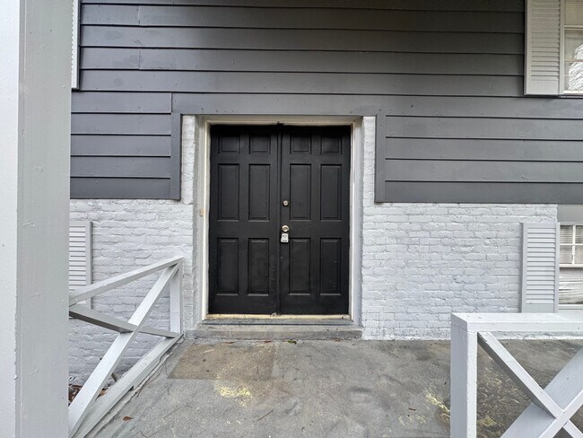 Photo - Room in House on Cedar Hurst Trail