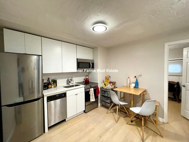 Building Photo - 89 Hudson St Unit 1