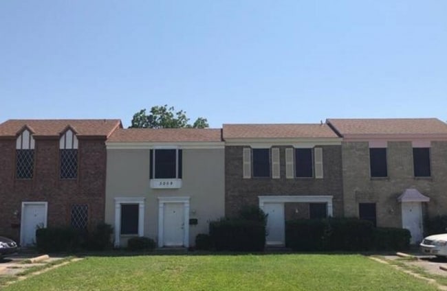 Building Photo - 3009 Las Vegas Trl Unit D