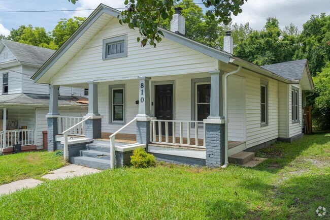 Building Photo - Cute home located in Greensboro