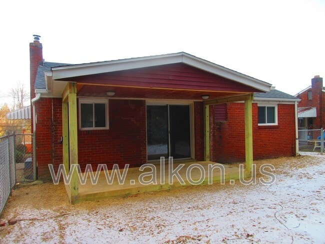 Photo - 1097 Roseanne Ave