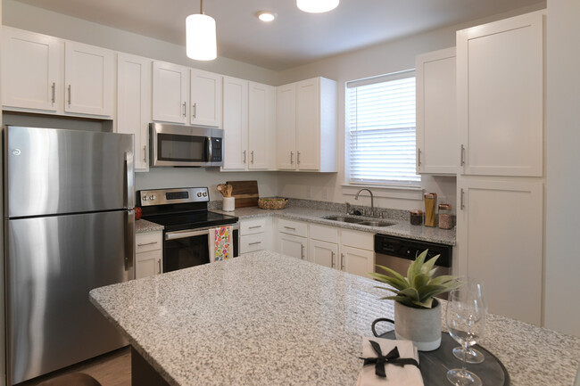 Gourmet Kitchen with Granite Countertops, White Shaker Cabinets & Stainless Steel Appliances - Cottages at Cades Cove Apartments