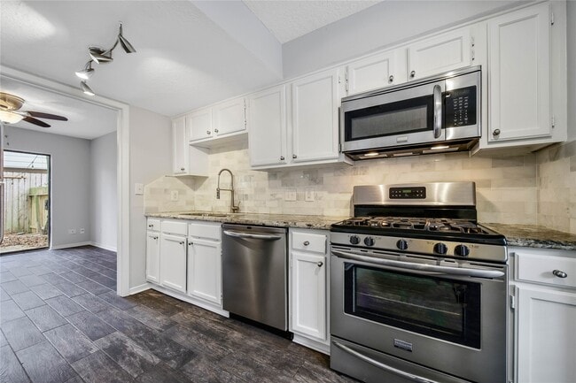 Photo - 10 E Willowood Ct