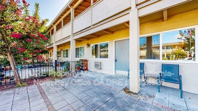 Building Photo - 560 Dexter St Unit O Rental