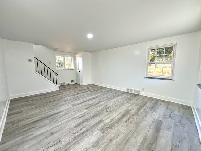 Photo - 1607 Girard Ave