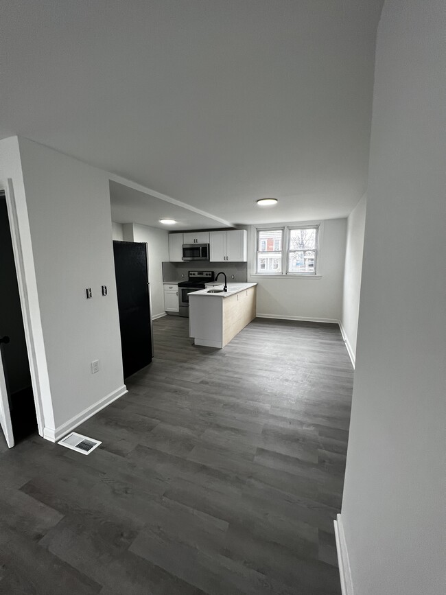 Photo - 817 Hughes St