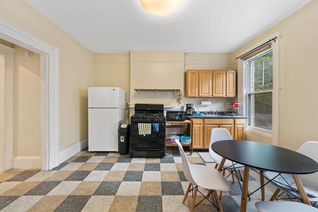 Photo - 138 Wayne St Unit 2